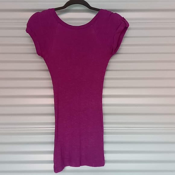 Women's short sleeve top size small - Picture 2 of 2
